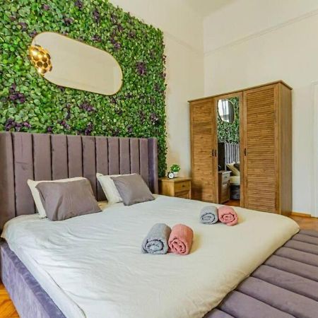 Luxury Apartment By The Famous Vaci Street Budapest Exterior foto