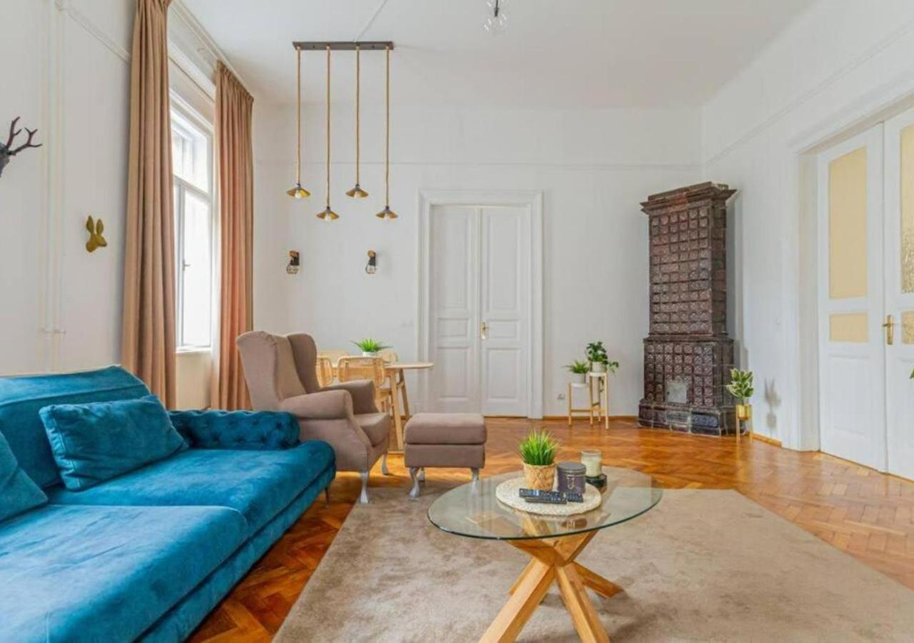 Luxury Apartment By The Famous Vaci Street Budapest Exterior foto