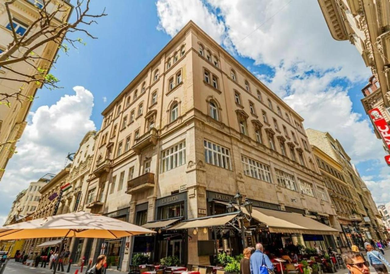 Luxury Apartment By The Famous Vaci Street Budapest Exterior foto