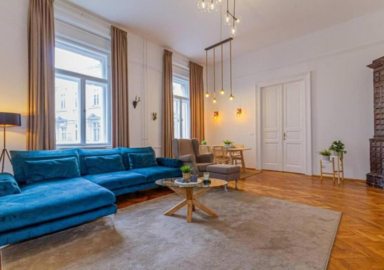Luxury Apartment By The Famous Vaci Street Budapest Exterior foto