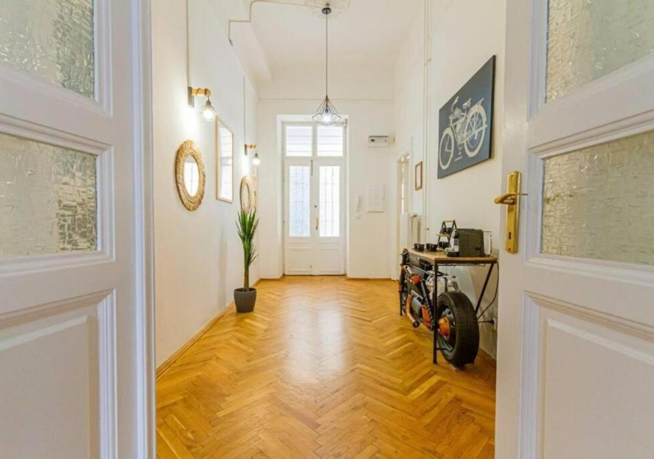 Luxury Apartment By The Famous Vaci Street Budapest Exterior foto