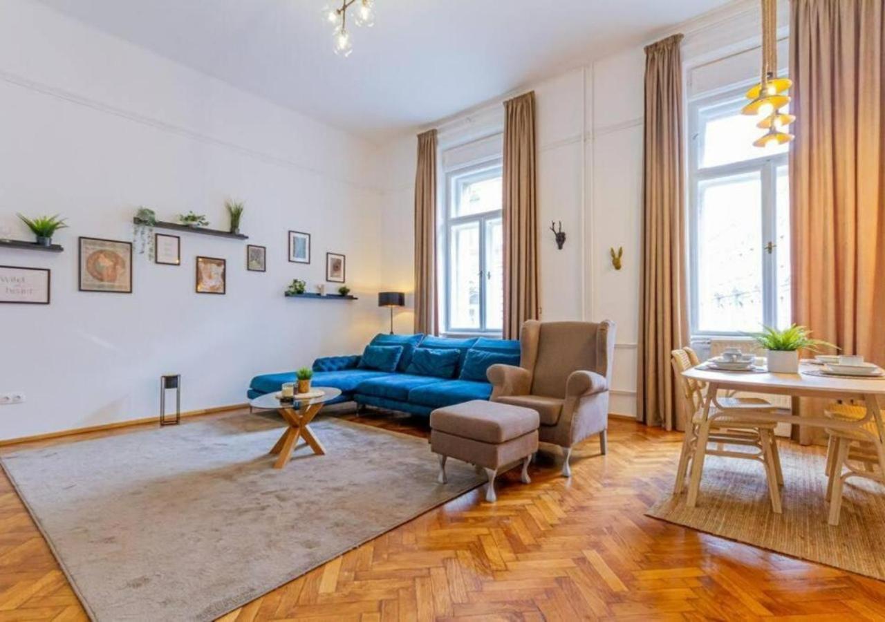 Luxury Apartment By The Famous Vaci Street Budapest Exterior foto