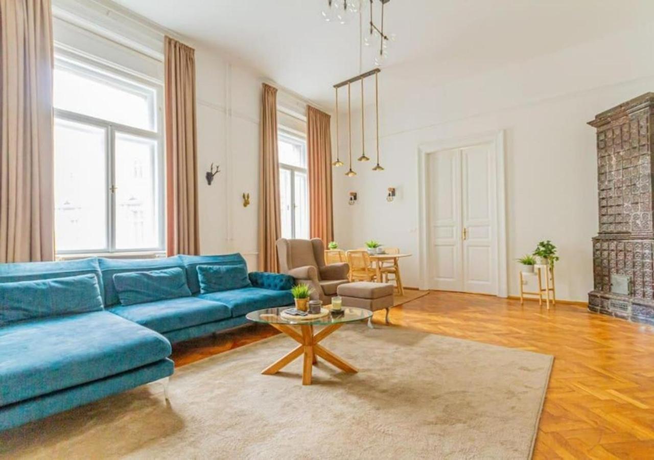 Luxury Apartment By The Famous Vaci Street Budapest Exterior foto