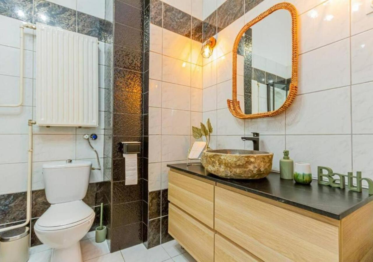 Luxury Apartment By The Famous Vaci Street Budapest Exterior foto