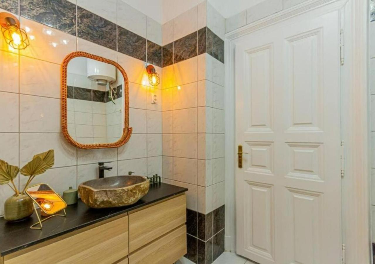 Luxury Apartment By The Famous Vaci Street Budapest Exterior foto